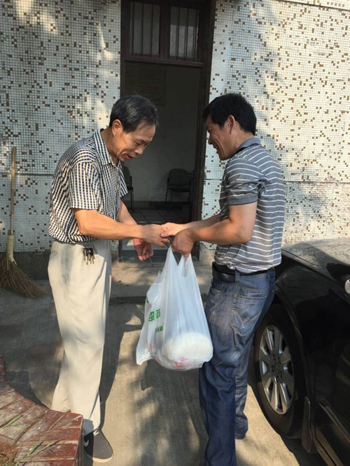 万丰置业高温慰问1.jpg